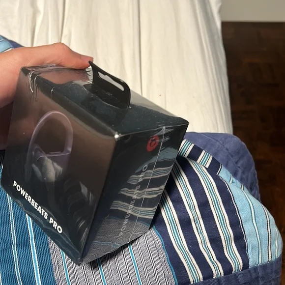 Power Beats Pro - Picture 2 of 3